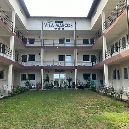 Marcos Hotel Костинещи Екстериор снимка