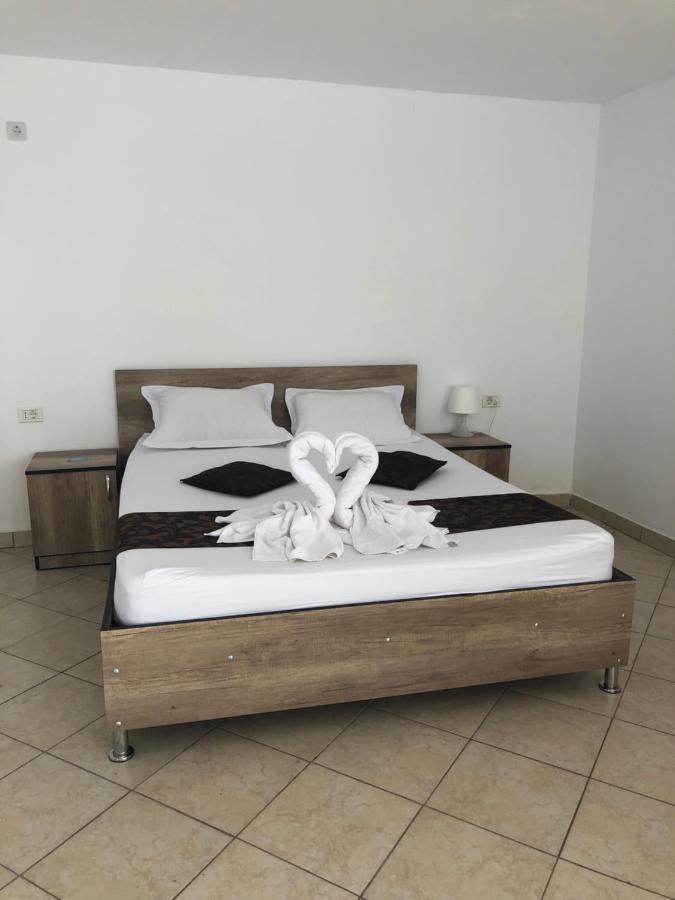 Marcos Hotel Костинещи Екстериор снимка