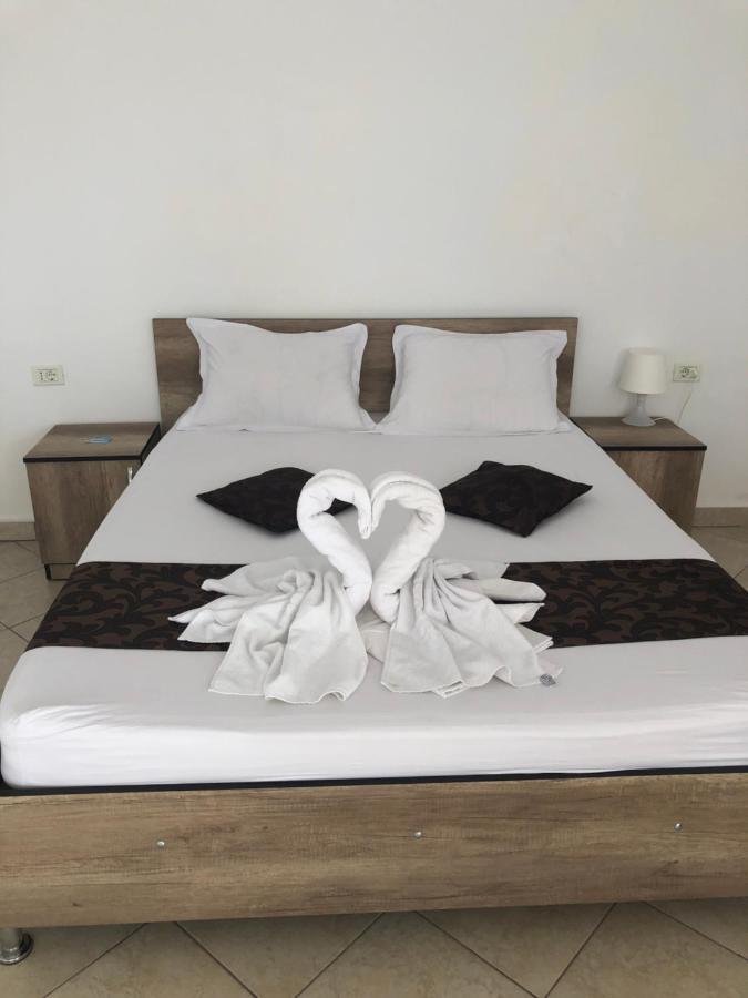 Marcos Hotel Костинещи Екстериор снимка