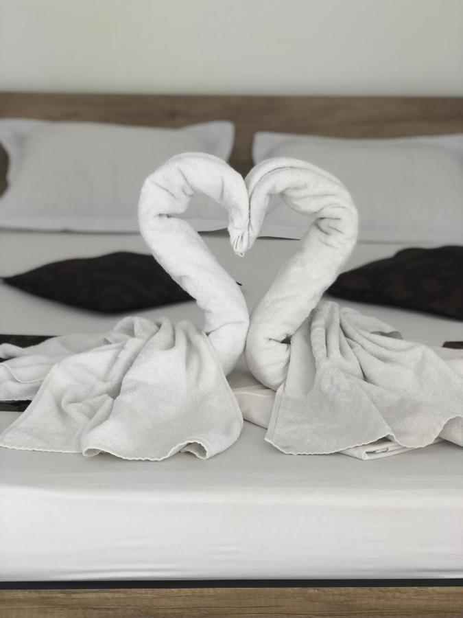 Marcos Hotel Костинещи Екстериор снимка