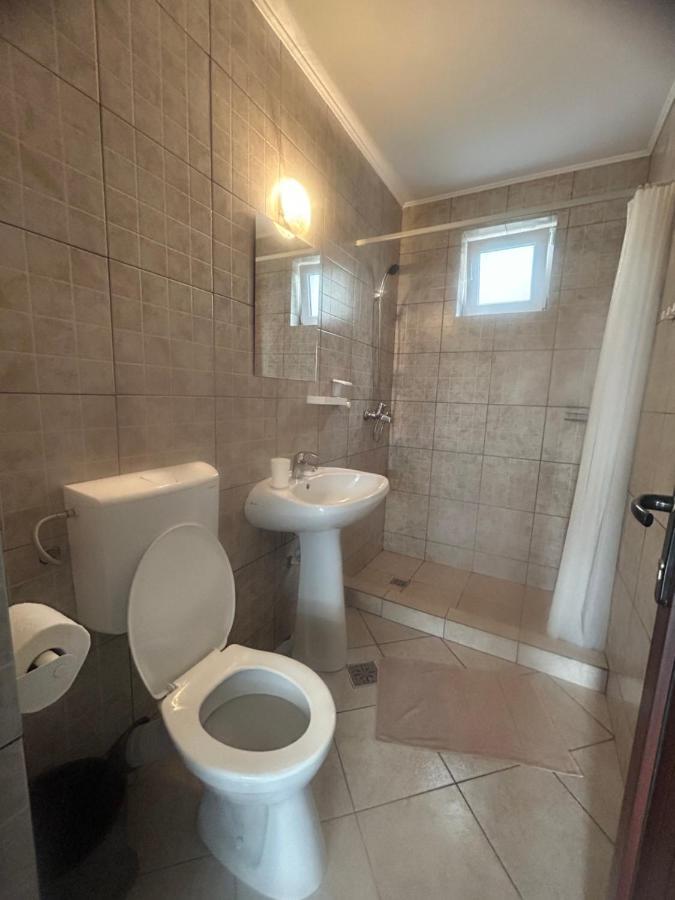 Marcos Hotel Костинещи Екстериор снимка