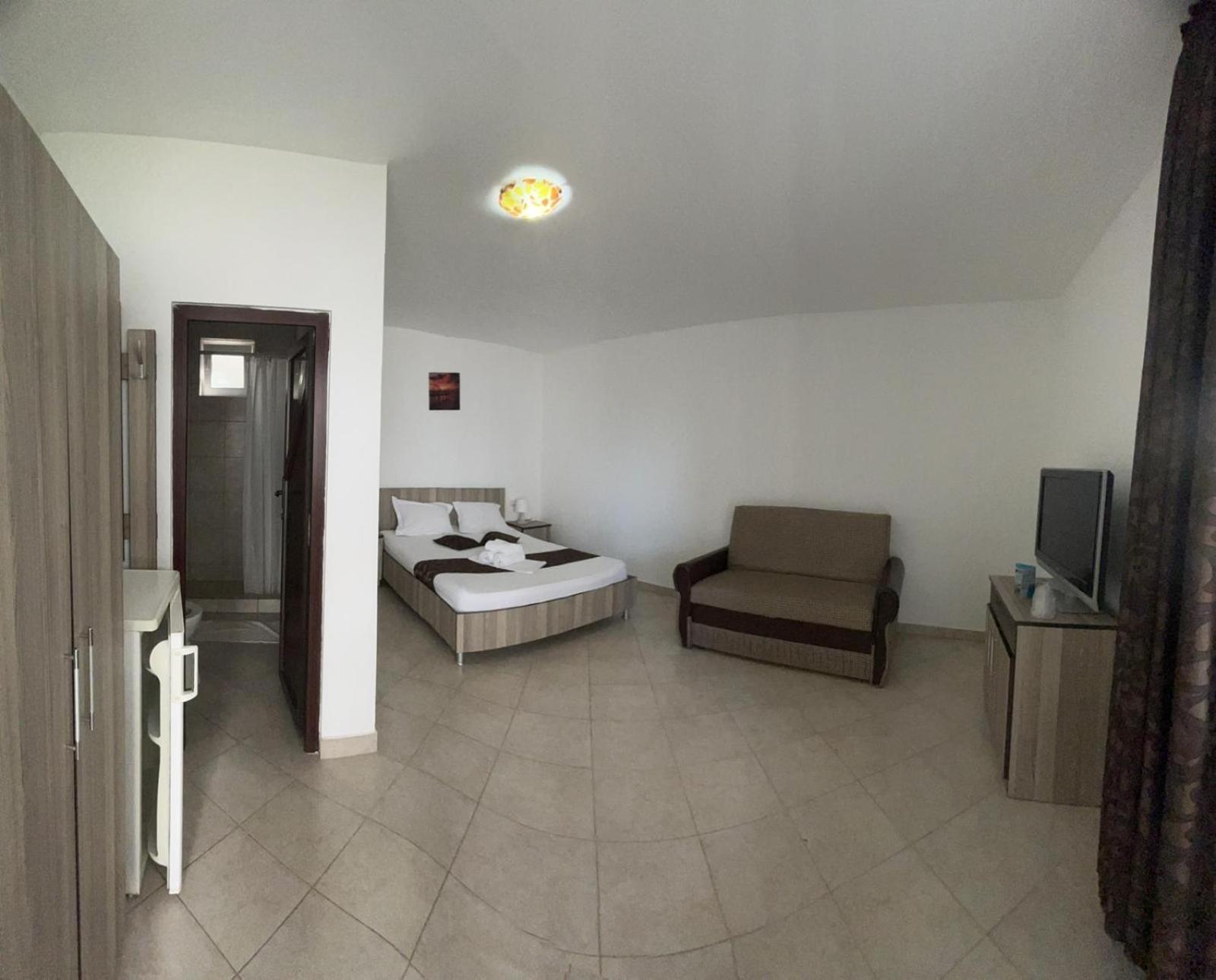 Marcos Hotel Костинещи Екстериор снимка