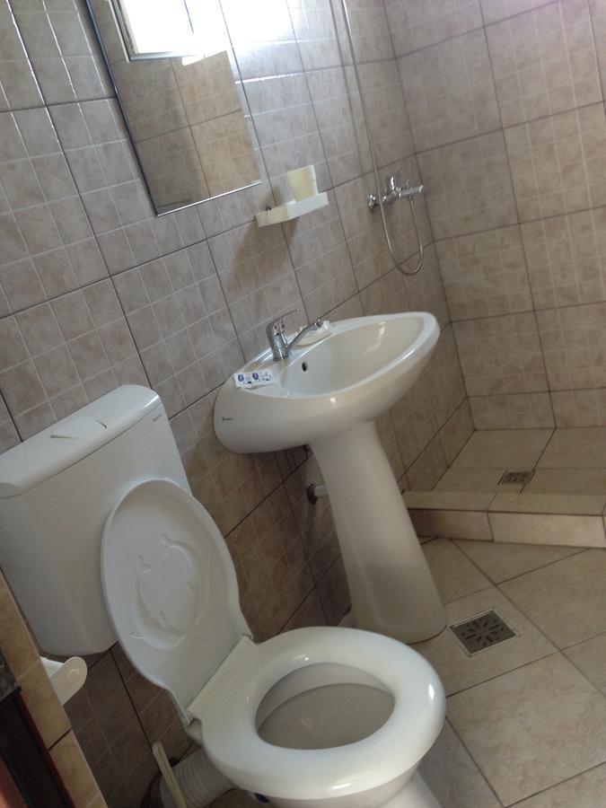 Marcos Hotel Костинещи Екстериор снимка