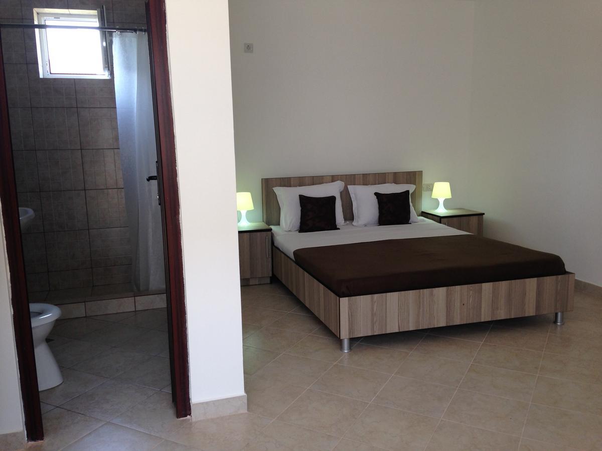 Marcos Hotel Костинещи Екстериор снимка