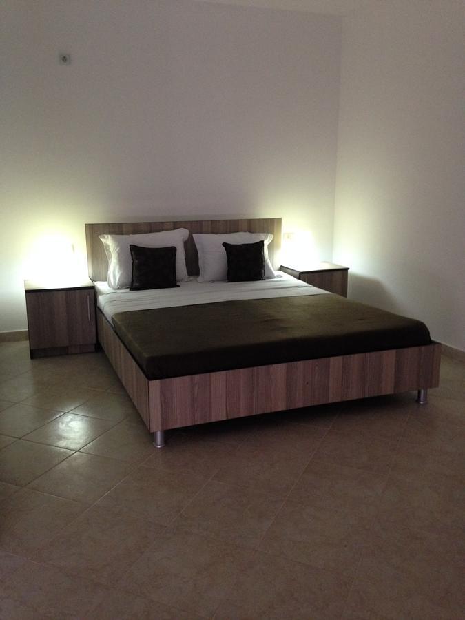 Marcos Hotel Костинещи Екстериор снимка