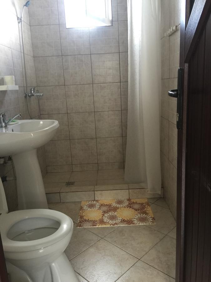 Marcos Hotel Костинещи Екстериор снимка