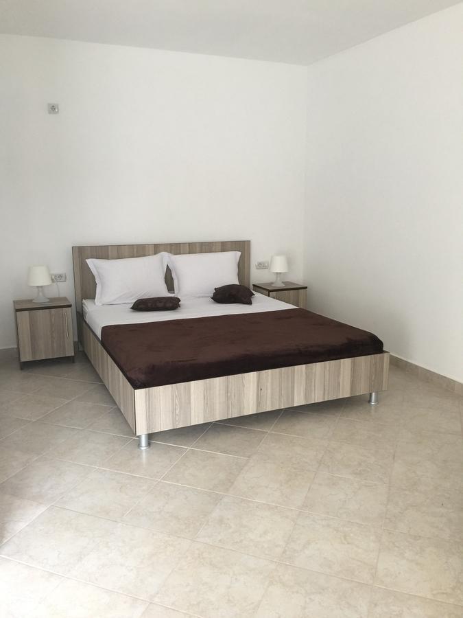 Marcos Hotel Костинещи Екстериор снимка