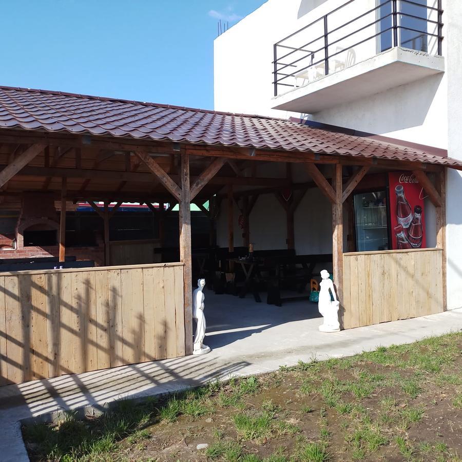 Marcos Hotel Костинещи Екстериор снимка