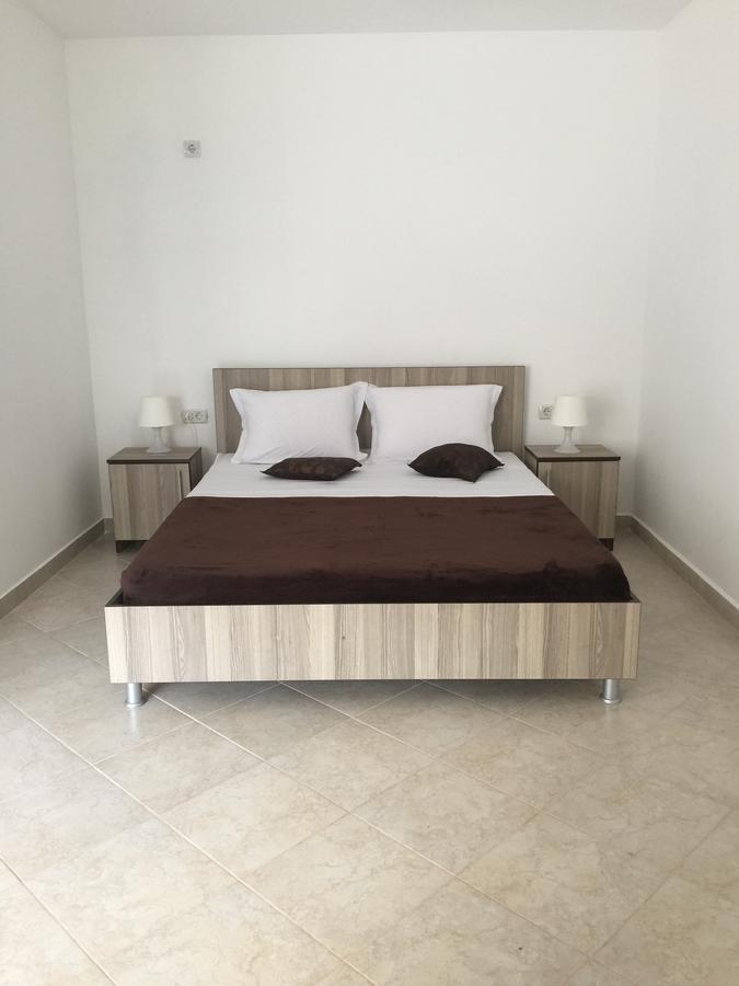 Marcos Hotel Костинещи Екстериор снимка