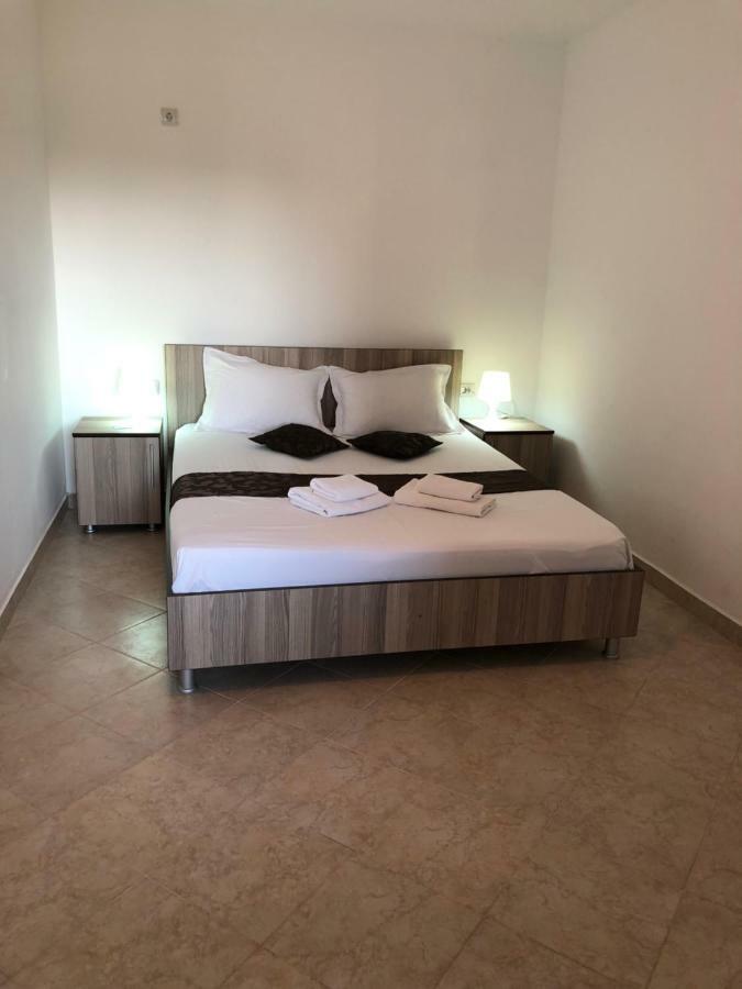Marcos Hotel Костинещи Екстериор снимка