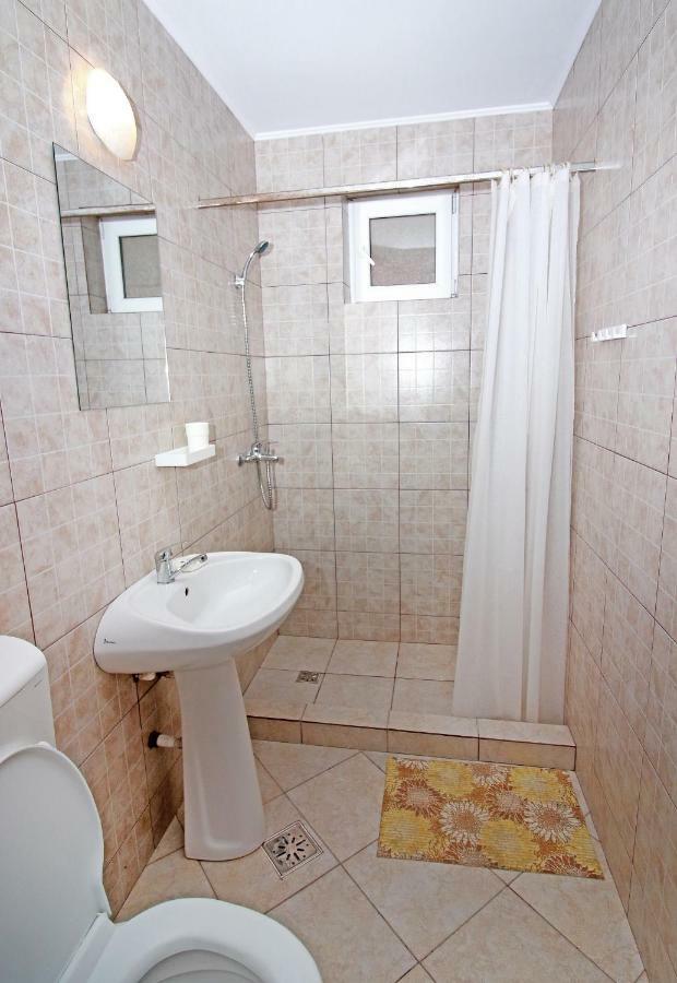 Marcos Hotel Костинещи Екстериор снимка